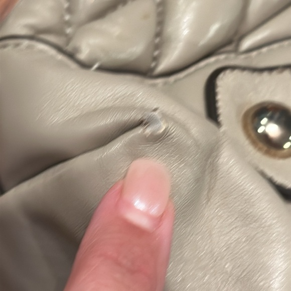 Quilted tan Handbag - Picture 4 of 9